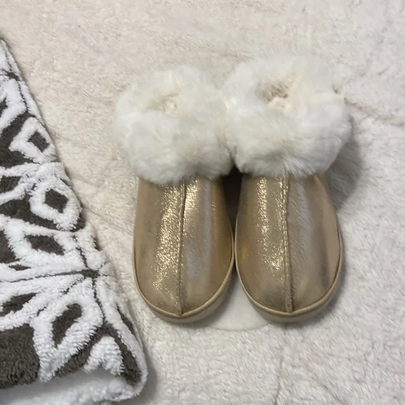 ❤️NWT Fur Glitter slippers - Picture 2 of 7